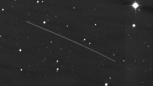 Trajectory of the NEO 2015TB145 (track on the image against a background of stars) on the night of 27th October for three hours. The observations were taken by Ovidio Vaduvescu at the Isaac Newton Telescope (INT) at the Observatorio del Roque de los Mucha