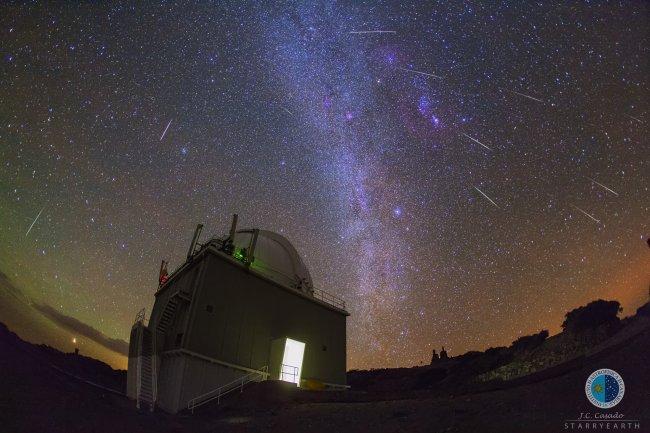 Image composition of meteors observed from the Roque de los Muchachos Observatory (La Palma, Canary Islands) the night of 14 to 15 December 2015, during the Geminids meteor shower. Credits: J.C. Casado / IAC.
