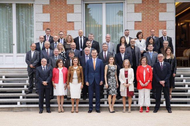 Their Majesties the King and Queen, the Secretary of State for Research, Development, and Innovation, Carmen Vela, and the directors and representatives of the 33 centres and units which have been awarded the most important institutional recognition for s