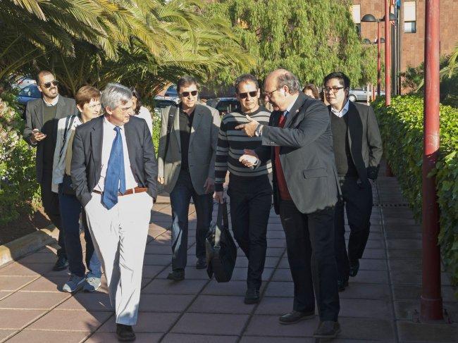 The Director of the IAC, Rafael Rebolo, receiving the delegation of Brazilian leaders at the headquarters of the Instituto de Astrofísica de Canarias (IAC). Credit: Miguel Briganti, SMM (IAC).