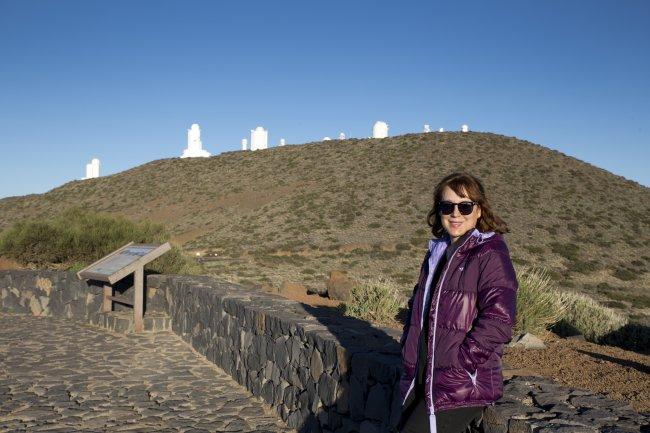 The writer Ángela Vallvey visiting the Teide Observatory (Tenerife). Credit: Elena Mora