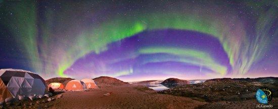 The camp on the ice of the Qaleralig glacier will be one of the places from which the Greenland Aurora will be transmitted. Credit:J.C. Casado tierrayestrellas.com