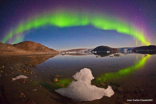 Aurora boreal in Qaleraliq campsite in southern Greenland. Credits: Juan Carlos Casado/IAC.