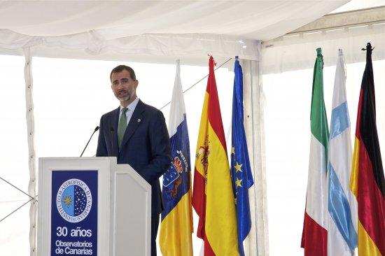 His Majesty the King, during the celebration of the 30th anniversary of the Canary Island Observatories, delivering his speech. Credits: Luis Chinarro (IAC).