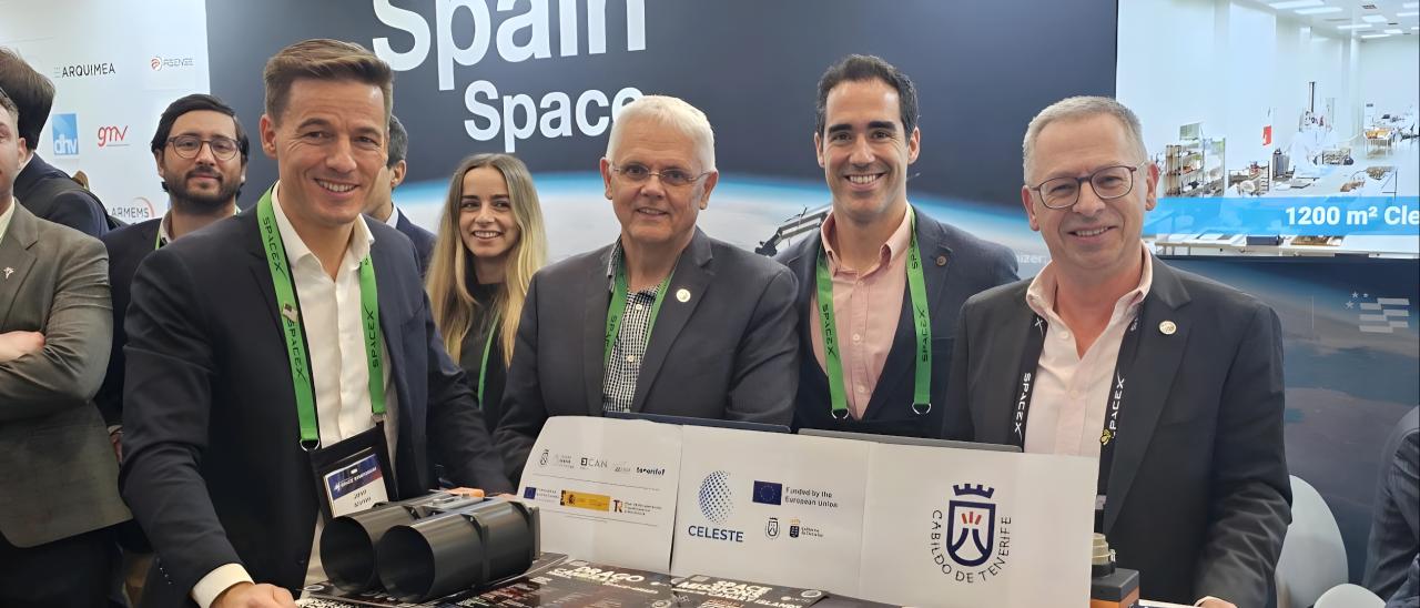 De izquierda a derecha, José Alonso Burgal, gestor; Valentín Martínez Pillet, director del Instituto de Astrofísica de Canarias (IAC); Alfonso Ynigo Rivera, ingeniero de sistemas; y Álex Oscoz, jefe del Departamento e investigador principal de IACTEC Espacio, durante su participación en el Space Symposium 2026.