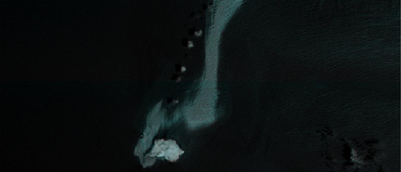 False-colour satellite image of the Arabian Sea showing an extensive light-coloured oil slick next to the Caroline Bezengi tanker and near an island in Oman’s Al Hallaniyat archipelago.