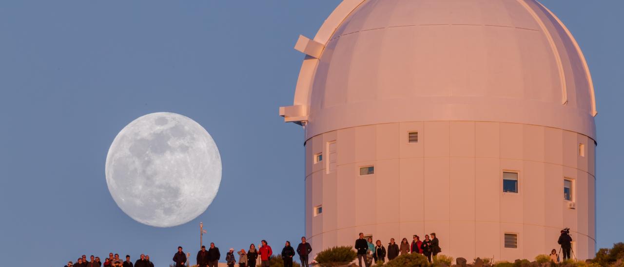 La Estación Óptica Espacial y la Luna en el Observatorio del Teide