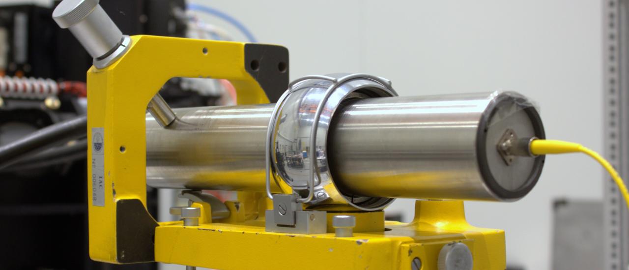 View of the alignment telescope in the laboratory. Small cylindrical telescope on an adjustable metal base