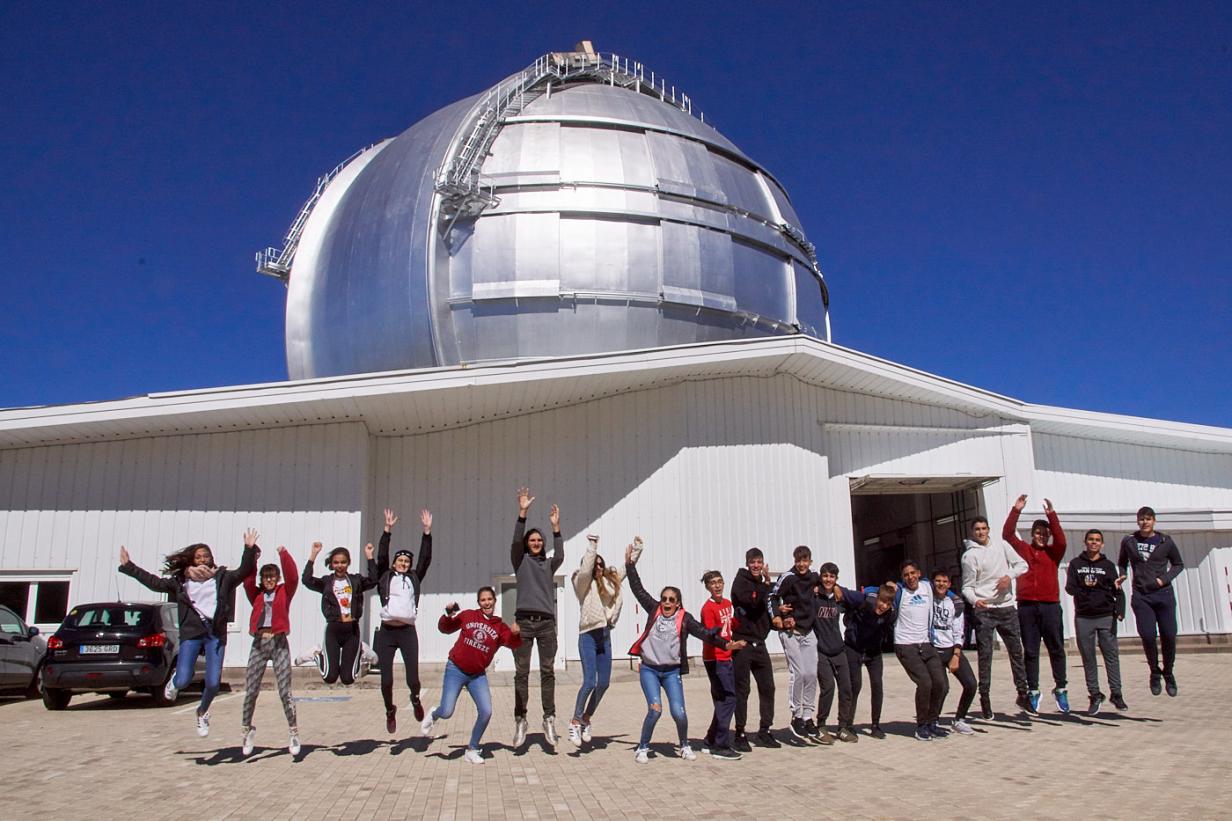Alumnado de 4º de la ESO del Colegio Santo Domingo de Guzmán durante la visita al Gran Telescopio Canarias (GTC) del programa "Nuestros Alumnos y el ORM"