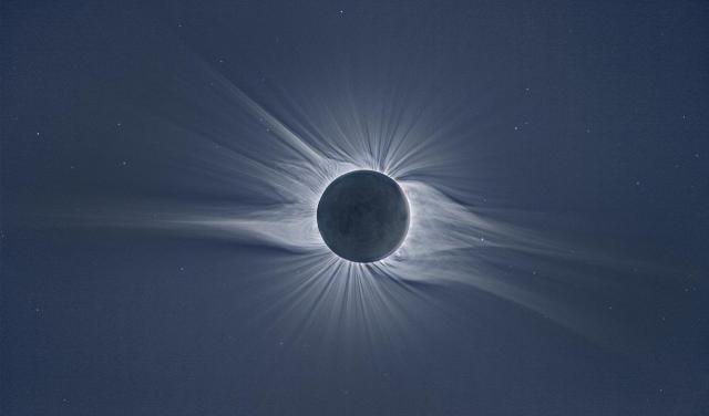 La corona solar durante un eclipse en Novosibirsk (Rusia)