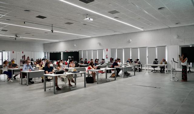 Sala IACTEC con los participantes del curso AEACI 2022