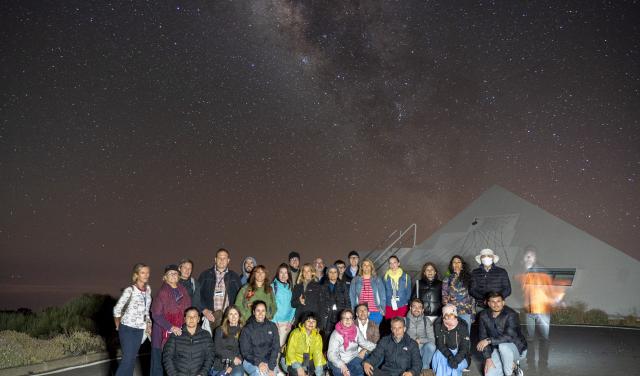 Participantes del curso AEACI 2022 durante una observación nocturna en el OT