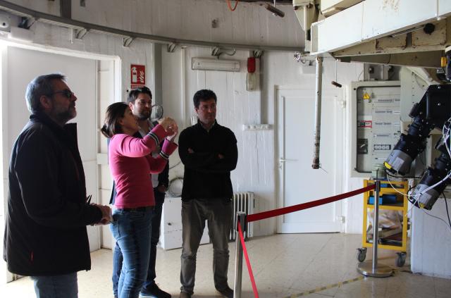 The manager of the Teide Observatory, the deputy director of the IAC, the mayor of Güímar and the Head of Economic and Legal Affairs of IACTEC inside the dome of the Carlos Sánchez Telescope