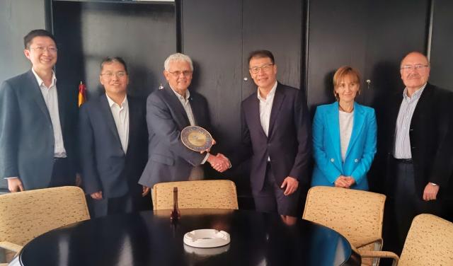 Visita de la delegación del Instituto de Óptica, Mecánica Fina y Física de Changchun (CIOMP) al IAC. 