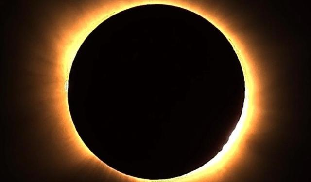 Imagen de la corona solar en el eclipse total de Sol del 12 de agosto tomada en Palencia / Santiago Torres