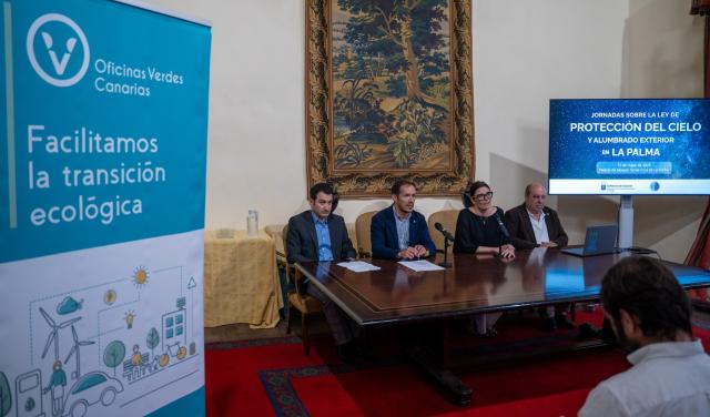 Jornada sobre la Ley de Protección de la calidad astronómica en las instalaciones de alumbrado exterior en La Palma celebrada en Santa Cruz de La Palma