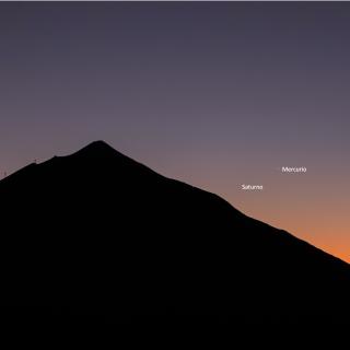 Mercurio y Saturno tras la puesta de Sol con el Teide 