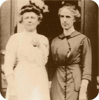 Henrietta Swan Leavitt, a la derecha, acompañada de Annie Jump Cannon. Crédito: Harvard College Observatory. Henrietta Swan Leavitt, a la derecha, acompañada de Annie Jump Cannon. Crédito: Harvard College Observatory.