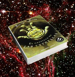 Montaje artístico con la portada del libro “El Castillo de las Estrellas”, escrito por Enrique Joven (IAC) y editado por Roca Editorial, sobre una imagen astronómica –Triángulo de Pickering, zona central del remanente de supernova conocida como nebulosa del Velo o NGC 6979- obtenida por Luis Chinarro (IAC), con el telescopio IAC-80, en el Observatorio del Teide. La cámara CCD utilizada para ello (“Camelot”) fue curiosamente instalada por el autor en el año 2004.