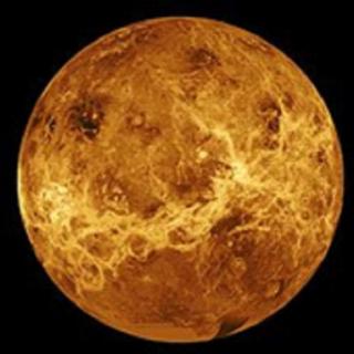 De izquierda a derecha, imágenes obtenidas con radares de apertura sintética (SAR) del planeta Venus, de la ciudad de París (área brillante), con el río Sena, y del Valle de la Muerte, en California, en falso color, con polarimetría. Créditos: NASA-JPL y ESA. De izquierda a derecha, imágenes obtenidas con radares de apertura sintética (SAR) del planeta Venus, de la ciudad de París (área brillante), con el río Sena, y del Valle de la Muerte, en California, en falso color, con polarimetría. Créditos: NASA-JPL y ESA.
