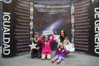 Algunos de las niños y niños que participaron en las actividades organizadas por el IAC por el Día Internacional de la Mujer y la Niña en la Ciencia. Crédito: Elena Mora (IAC). 11747