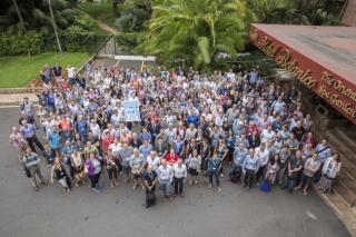 Participantes en el congreso sobre “Óptica Adaptativa para Telescopios Extremadamente Grandes” (AO4ELT5). Crédito: Elena Mora (IAC).