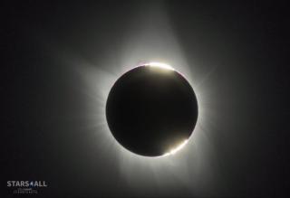 Imagen de la corona solar durante el eclipse total de sol, tomada desde Smiths Ferry. Crédito: Juan Carlos Casado/STARS4ALL.