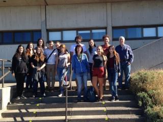 Foto del grupo de estudiantes del Máster en Astrofísica de la Universidad de La Laguna. En la imagen, de izquierda a derecha, Laura Hermosa Muñoz, Carla Arce Tord, Miriam Rodríguez Sánchez, Marta García Rivas, Eduardo A. Mantero Castañeda, Elena García Br