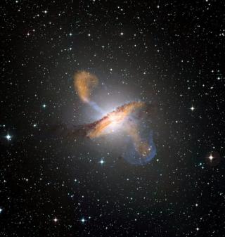 Composition of images of Centaurus A in the optical range (ESO/WFI) and X-rays (NASA/CXC/CfA). Centaurus A is a massive galaxy (similar to those analysed in this study) which is in the process of merging with a neighbouring spiral. At its centre is a supe Composition of images of Centaurus A in the optical range (ESO/WFI) and X-rays (NASA/CXC/CfA). Centaurus A is a massive galaxy (similar to those analysed in this study) which is in the process of merging with a neighbouring spiral. At its centre is a supe