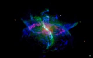 Imagen de la nebulosa de R Aquarii obtenida con el Telescopio Nórdico (NOT) del Observatorio del Roque de los Muchachos (ORM) en La Palma. Los colores corresponden a diferentes estados de ionización del mismo elemento químico, el oxígeno. Crédito: R. Cor 11940