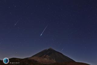 Composition of the meteor shower Perseidas 2014 on the Teide (Tenerife). Credit: Observation M. Serra-Ricart, processed J.C. Casado-starryearth, IAC.