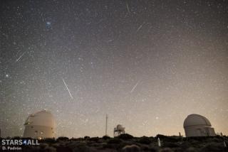 Meteoros registrados en el Observatorio del Teide (IAC) entre las 06:13h y las 06:38h UT (hora local canaria) del día 4 de enero de 2107. La estrella más brillante a la izquierda es Procyon (Canis Minor), Castor y Pollux (Géminis) casi en el centro. El cú