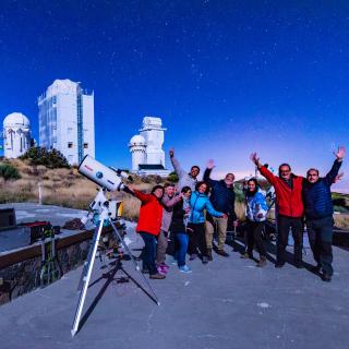 Práctica guiada en el Teide para aprender a manejar el telescopio nocturno y realizar una observación astronómica. Crédito: Donovan Mclean/Enrique Mesa/IAC.