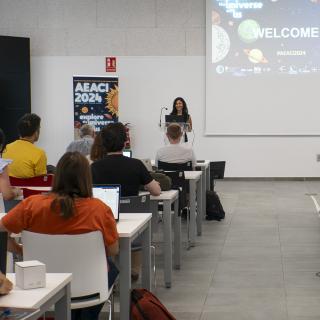 Nayra Rodríguez Eugenio, director of the AEACI, welcomes the participants of the school Nayra Rodríguez Eugenio, director of the AEACI, welcomes the participants of the school