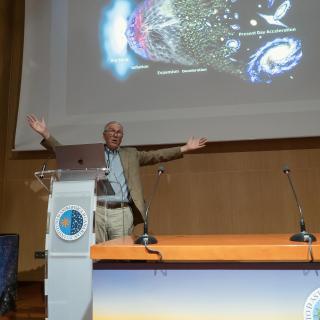 Robert P. Kirshner, director ejecutivo del Thirty Metre Telescope International Observatory (TIO), en su charla en el IAC