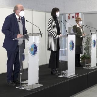 Rafael Rebolo, Diana Morant y Elena Máñez en la rueda de prensa tras el Consejo Rector del IAC 2021.