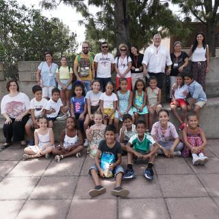 Sahrawi children from the "Vacaciones en Paz" 2023 edition and their host families in Tenerife at IAC headquarters