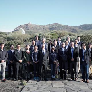 El embajador de Japón en el Observatorio del Roque de los Muchachos junto a varios acompañantes