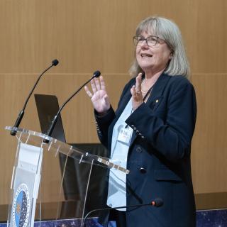 Donna Strickland, Premio Nobel de Física 2018, durante la charla realizada en el Aula del IAC Donna Strickland, Premio Nobel de Física 2018, durante la charla realizada en el Aula del IAC