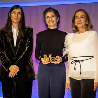 La investigadora Julia de León con las finalistas del Premio Mujeres a Seguir (MAS) 2024 en la categoría de Ciencia La investigadora Julia de León con las finalistas del Premio Mujeres a Seguir (MAS) 2024 en la categoría de Ciencia