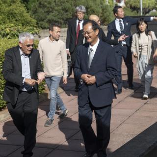 El director del IAC, Valentín Martínez Pillet, recibió al embajador de Japón en España, Takahiro Nakamae. / Inés Bonet (IAC) El director del IAC, Valentín Martínez Pillet, recibió al embajador de Japón en España, Takahiro Nakamae. / Inés Bonet (IAC)