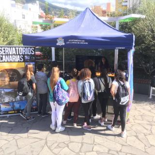 Imagen de stand durante la semana de la ciencia en La Palma