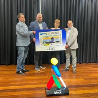 Presentation of the coupon dedicated to the 40th anniversary of the IAC Presentation of the coupon dedicated to the 40th anniversary of the IAC