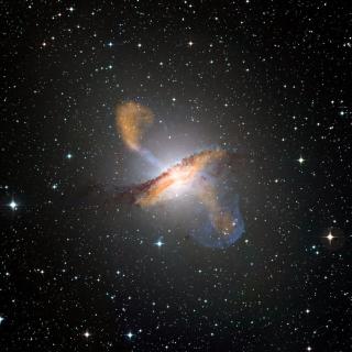 Composition of images of Centaurus A in the optical range (ESO/WFI) and X-rays (NASA/CXC/CfA).
