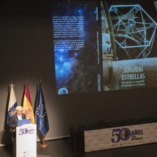 Franciso Sánchez "SOÑANDO ESTRELLAS. Thus Astrophysics was born and consolidated in Spain" Franciso Sánchez inaugurates the conference "50 años de thesis doctorales en el IAC"