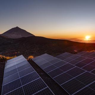 Paneles solares instalados en el Observatorio del Teide