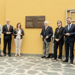 Descubrimiento de la placa del Centro de Astrofísica en La Palma Francisco Sánchez