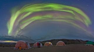 El campamento del hielo en el glaciar Qaleraliq será uno de los lugares desde donde se observarán las auroras en Groenlandia. Crédito: J.C. Casado (starryearth). 8491