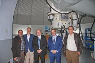 De izquierda a derecha: Miquel Serra-Ricart, administrador del Observatorio del Teide; José Pablo Suárez, vicerrector de Investigación de la ULPGC; Rafael Rebolo, director del IAC; Rafael Robaina, rectorde la ULPGC, y Juan Ruiz Alzola, catedrático de Tecn 8570