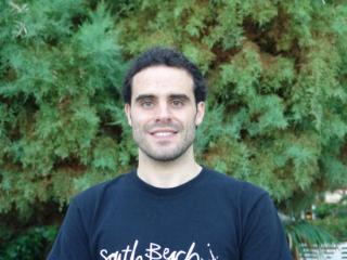 Tanio Díaz Santos está realizando su doctorado en el Departamento de Astrofísica Molecular e Infrarroja del Instituto de Estructura de la Materia (DAMIR) en el Consejo Superior de Investigaciones Científicas (CSIC). 8010